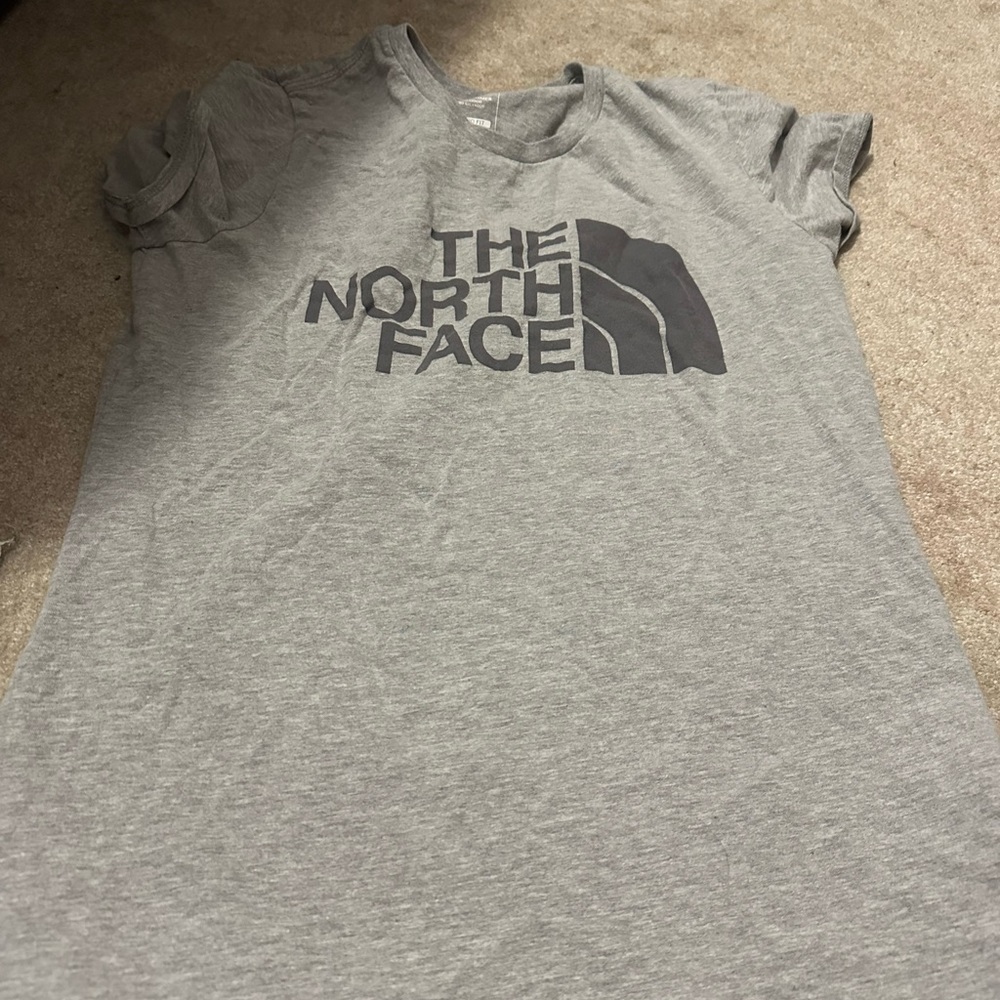 The north face women’s small gray t shirt